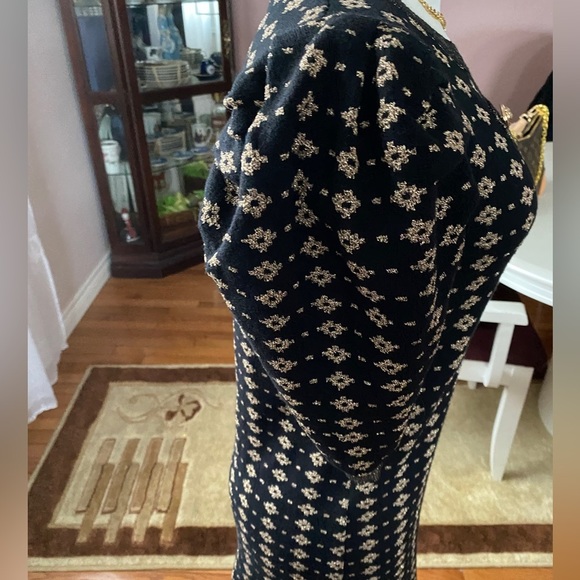 LARA Black and Gold Sheath Mini Dress with Puff Sleeves - Picture 11 of 16